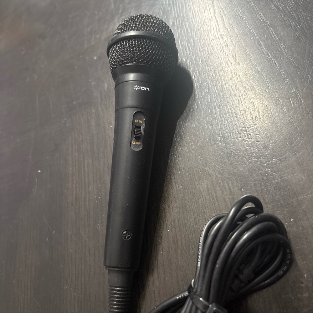 Ubon Black Wired Microphone